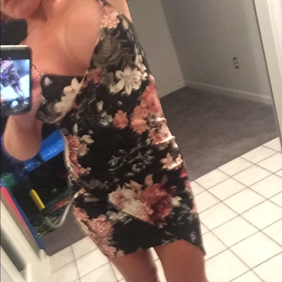 Black floral dress by Windsor. - Picture 5 of 5